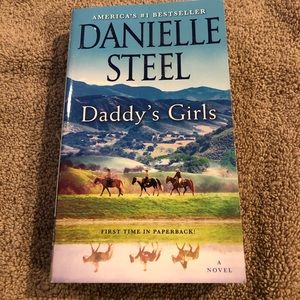 Danielle Steel Daddy’s Girl book. Used in good condition.